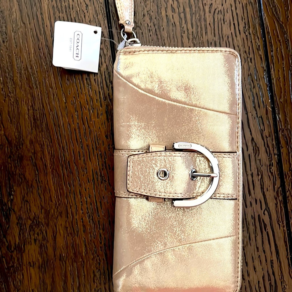 Coach wallet nwt